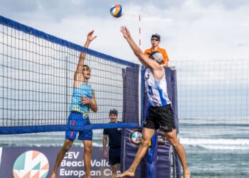 Beach Volley European Cup: Πλούσιο θέαμα και δύσκολες καιρικές συνθήκες συνέθεσαν το σκηνικό της πρώτης ημέρας
