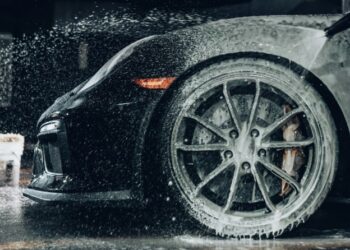 Πόσο κερδίζουν τα πλυντήρια αυτοκινήτων: Ποιο είναι το πιο αποδοτικό μοντέλο σύμφωνα με τους επιχειρηματίες του κλάδου (vid)