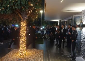 Το Gazzetta «υποδέχτηκε» στο ξενοδοχείο τη Ρεάλ Μαδρίτης, υπέγραψε αυτόγραφα ο Βινίσιους!