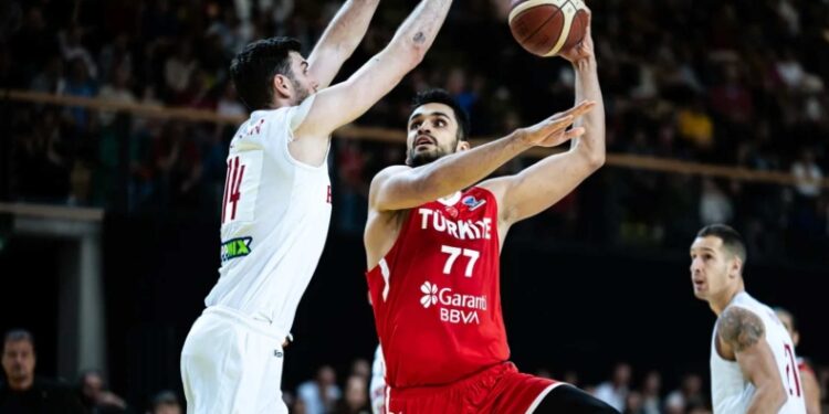 Γιουρτσεβέν: Στη δωδεκάδα για τον αγώνα της Τουρκίας με τη Βοσνία