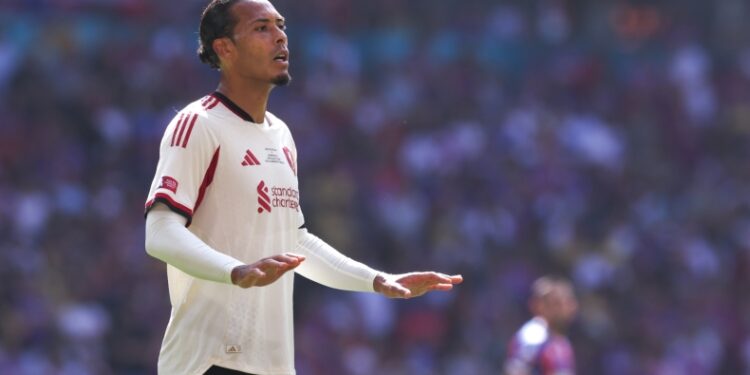 Φαν Ντάικ: «Δεν θα πω εγώ ποιος οφείλει να ζητήσει συγγνώμη»