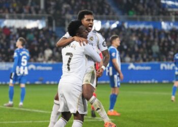 Αλαβές -2: Νίκη με… χίλια ζόρια και παράταση ζωής στον Αλόνσο