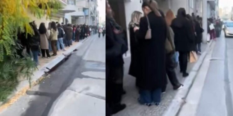 Ατέλειωτη ουρά στο Περιστέρι για κούπες με… ατέλειες: Τι έκανε το κοινό να περιμένει ώρες έξω από το μαγαζί (vid)