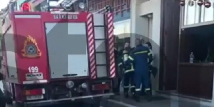 Φωτιά στο εστιατόριο του Άλεκ Πίτερς στο Μικρολίμανο