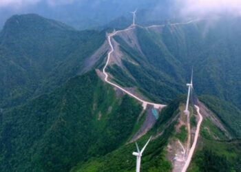 Ο πιο τρομακτικός δρόμος της Κίνας: Ο «Δρόμος-Λεπίδα» πάνω σε στενή ορεινή κορυφογραμμή (vid)