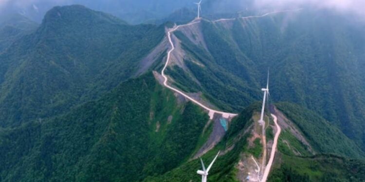 Ο πιο τρομακτικός δρόμος της Κίνας: Ο «Δρόμος-Λεπίδα» πάνω σε στενή ορεινή κορυφογραμμή (vid)