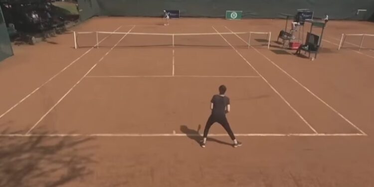 Αγώνας παρωδία με παίκτρια να μη γνωρίζει τα βασικά σε τουρνουά ITF W35