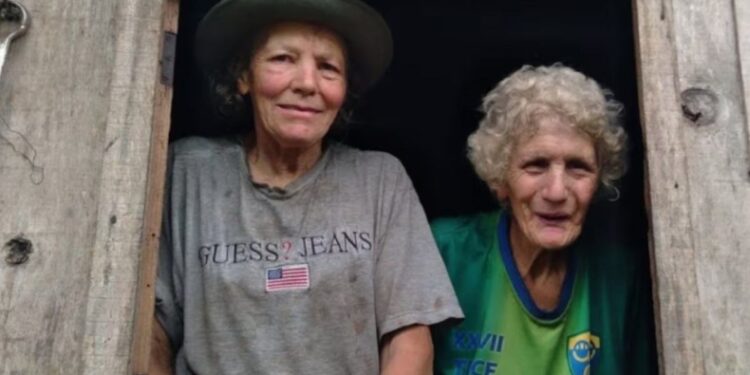 70χρονες αδερφές ζουν στη μέση της ζούγκλας με μόνο ένα αγρόκτημα: «Μας δίνει όλα όσα χρειαζόμαστε»