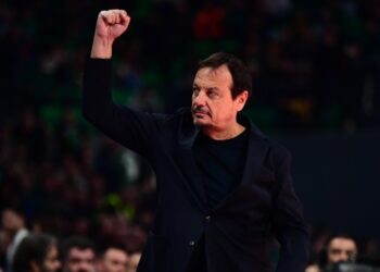 Άταμαν: Αποθέωση και υψωμένες γροθιές από τον Τούρκο προπονητή