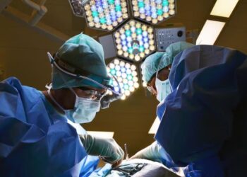 Ζούσε 20 χρόνια με όγκο που έφτασε τα 60 κιλά: «Δεν με εμπόδιζε να δουλεύω»