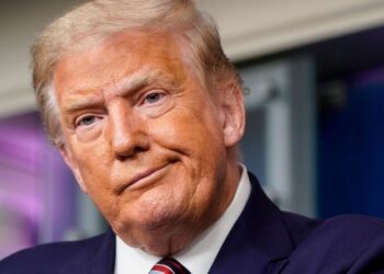 Ο Τραμπ «ξαναχτυπά»: Ανακοίνωσε δασμούς 10% σε 8 χώρες επειδή έστειλαν στρατό στην Γροιλανδία