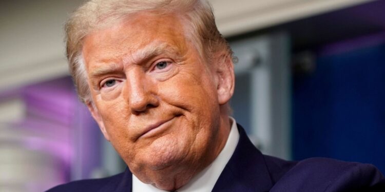 Ο Τραμπ «ξαναχτυπά»: Ανακοίνωσε δασμούς 10% σε 8 χώρες επειδή έστειλαν στρατό στην Γροιλανδία