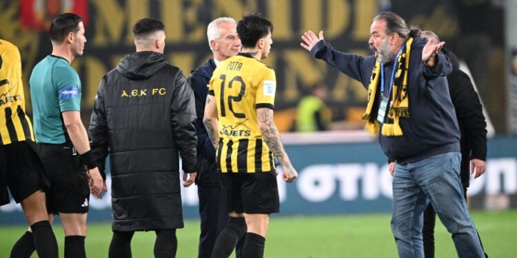ΑΕΚ: «Ο Ηλιόπουλος δεν τράπηκε σε φυγή, κανένας τραμπουκισμός σε αντίθεση με τον ξυλοδαρμό στο γήπεδό τους»