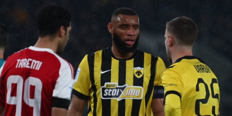 ΑΕΚ: Συμπλήρωσε κάρτες ο Μουκουντί