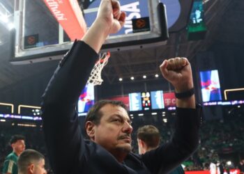 Παναθηναϊκός: Μήνυμα στήριξης στον Αταμάν, με υψωμένες γροθιές ο Τούρκος κόουτς