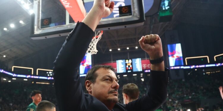 Παναθηναϊκός: Μήνυμα στήριξης στον Αταμάν, με υψωμένες γροθιές ο Τούρκος κόουτς