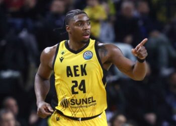 Τόφας -93: Βασίλισσα στην Τουρκία και φουλ για πρωτιά