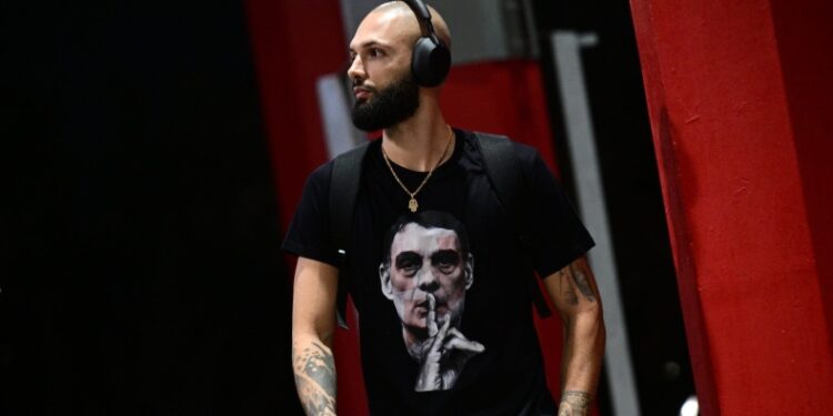 Το μήνυμα του Φουρνιέ με την μπλούζα Μπαρτζώκα: «Προχωράμε σαν ένα!»