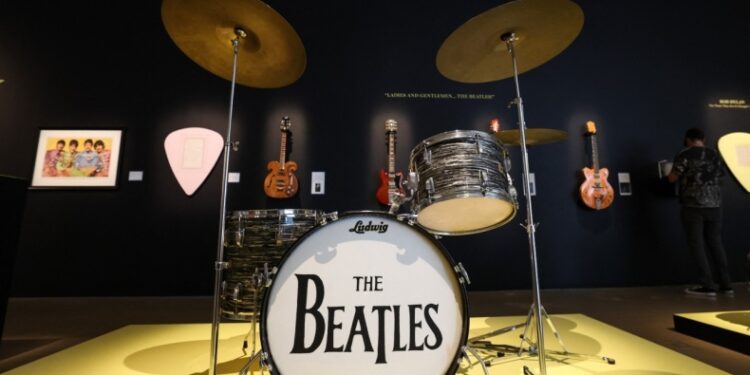 Η ανεκτίμητη δημοπρασία: Οι κιθάρες του Bruce Springsteen, τα ντραμς των Beatles και τα σενάρια του Νονού