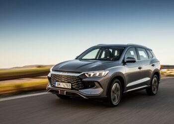 Οδηγήσαμε το νέο BYD Sealion 5 DM-i