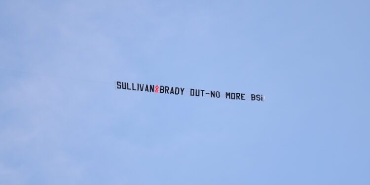 Γουέστ Χαμ: Οι οπαδοί έκραξαν τη διοίκηση με πανό σε αεροπλάνο