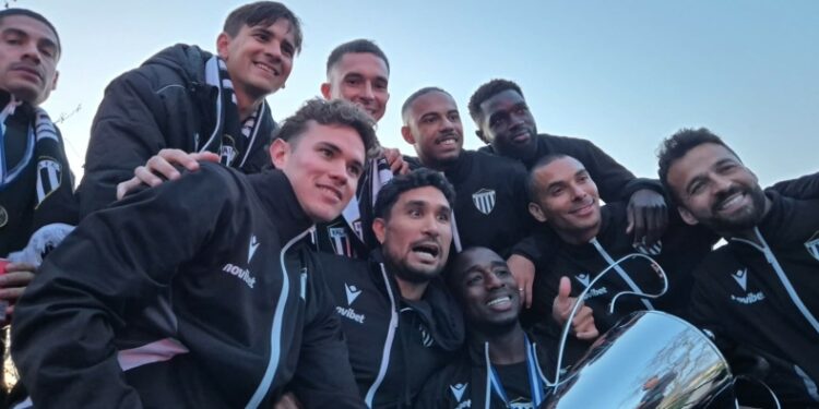 Καλαμάτα: Φοβερές σκηνές… τρέλας στο ανοιχτό λεωφορείο!