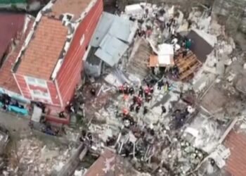 Κωνσταντινούπολη: Κατάρρευση δύο κτιρίων – Φόβοι για εγκλωβισμένους στα συντρίμμια (vid)