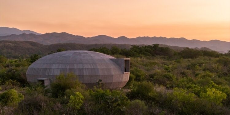 Τι σχεδιάζουν στην έρημο τόσοι θρυλικοί αρχιτέκτονες μαζί;