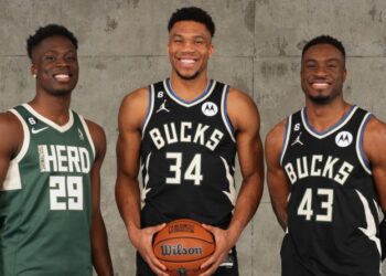 Άλεξ Αντετοκούνμπο: «Να γράψω ιστορία με Γιάννη-Θανάση, γιατί να μην επενδύσουμε σε ομάδα του NBA Europe;»