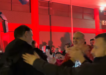 Ολυμπιακός: «Ερυθρόλευκη» αποθέωση στο ΣΕΦ από φιλάθλους και Γιώργο Αγγελόπουλο