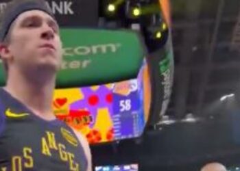 Ριβς σε οπαδό των Θάντερ: «Εσύ άντε γ@@@»