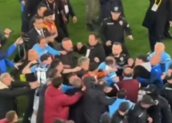 Εικόνες χάους στην Τουρκία μετά τη λήξη του Τράμπζονσπορ