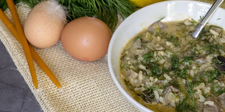 «Οδηγός» για το Πάσχα: Οι «χρυσοί κανόνες» και οι «παγίδες» για αρνί, αυγά και κοκορέτσι