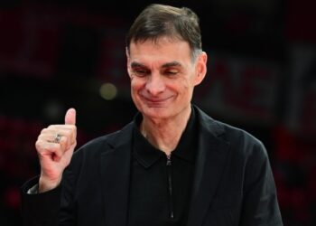 Μπαρτζώκας: «Ο Χολ ζήτησε αλλαγή στο τέλος για να μπει ο Μιλουτίνοφ να κάνει τα ριμπάουντ που έπρεπε να κάνει»