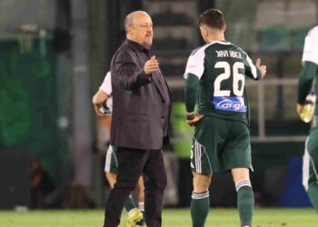 Μπενίτεθ: «Μερικοί παίκτες σκέφτονται αν θα μείνουν ή αν θα φύγουν»