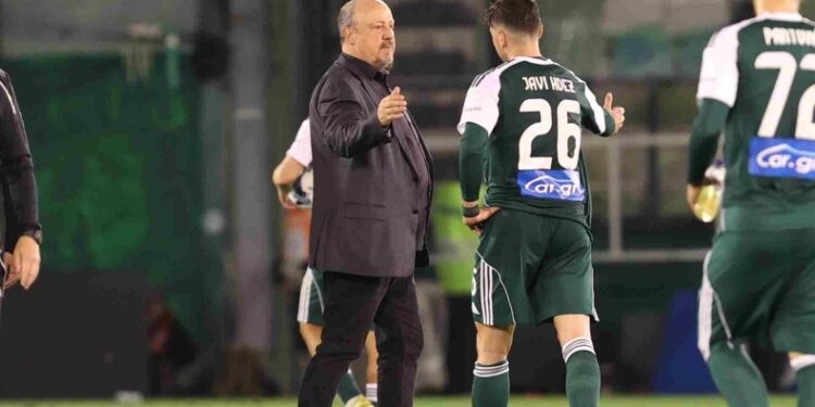 Μπενίτεθ: «Μερικοί παίκτες σκέφτονται αν θα μείνουν ή αν θα φύγουν»