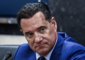 «Όσο μας το επιτρέπει ακόμα η κ. Κοβέσι, έχουμε Δημοκρατία»: Αιχμές Γεωργιάδη από το βήμα των Δελφών