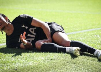 Τότεναμ: Τέλος η σεζόν για Τσάβι Σίμονς, χάνει και το Μουντιάλ