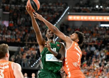 Βαλένθια -107: Με τρομερό buzzer beater του Χέιζ Ντέιβις ο Παναθηναϊκός αγκάλιασε το Final Four