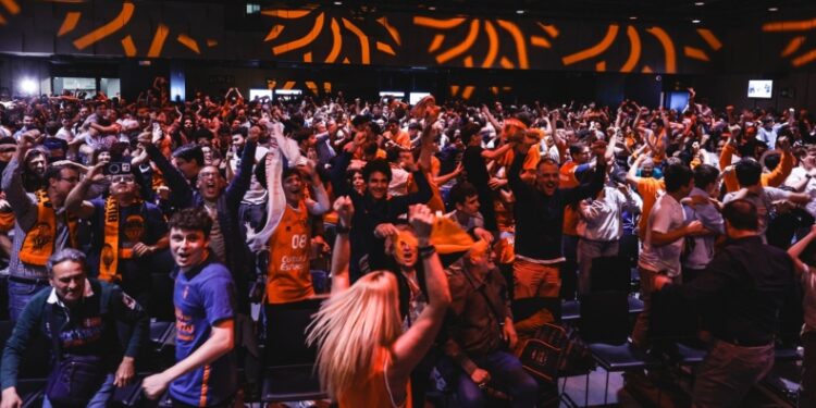 Βαλένθια: Οι πανηγυρισμοί στη Roig Arena μετά το Game 4