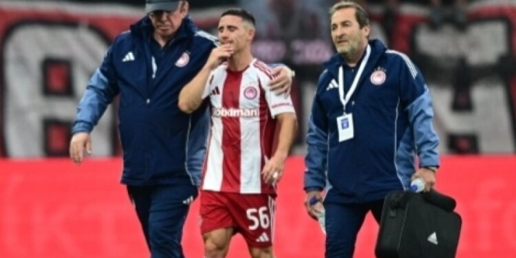 Ολυμπιακός: Χτύπημα στο κεφάλι και αμφίβολος ο Ποντένσε, την Παρασκευή το χειρουργείο του Γιαζίτζι