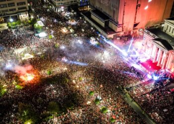 Ολυμπιακός: Εντυπωσιακά πλάνα από το «πάρτι» του κόσμου στον Πειραιά