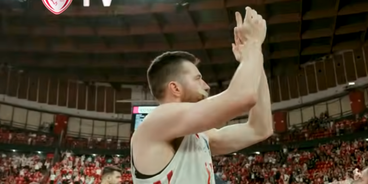 Ολυμπιακός: H εορταστική παρακάμερα από το Game 1 των ημιτελικών κόντρα στην ΑΕΚ