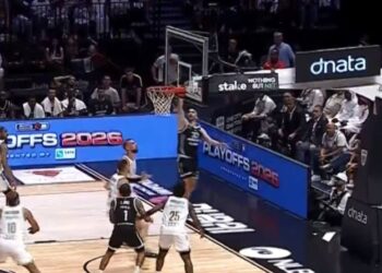 Καλάθης: Απίθανο καλάθι πίσω από τη μπασκέτα κόντρα στην Ντουμπάι ΒC (vid)