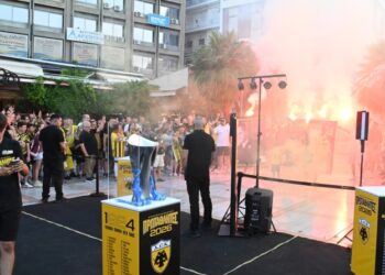 ΑΕΚ: Κιτρινόμαυρο πάρτι στη Λαμία για το τρόπαιο της πρωταθλήτριας